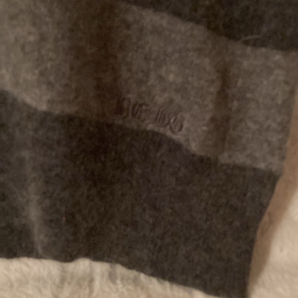 EUC BCBG MAXARIA Sweater - Picture 4 of 12